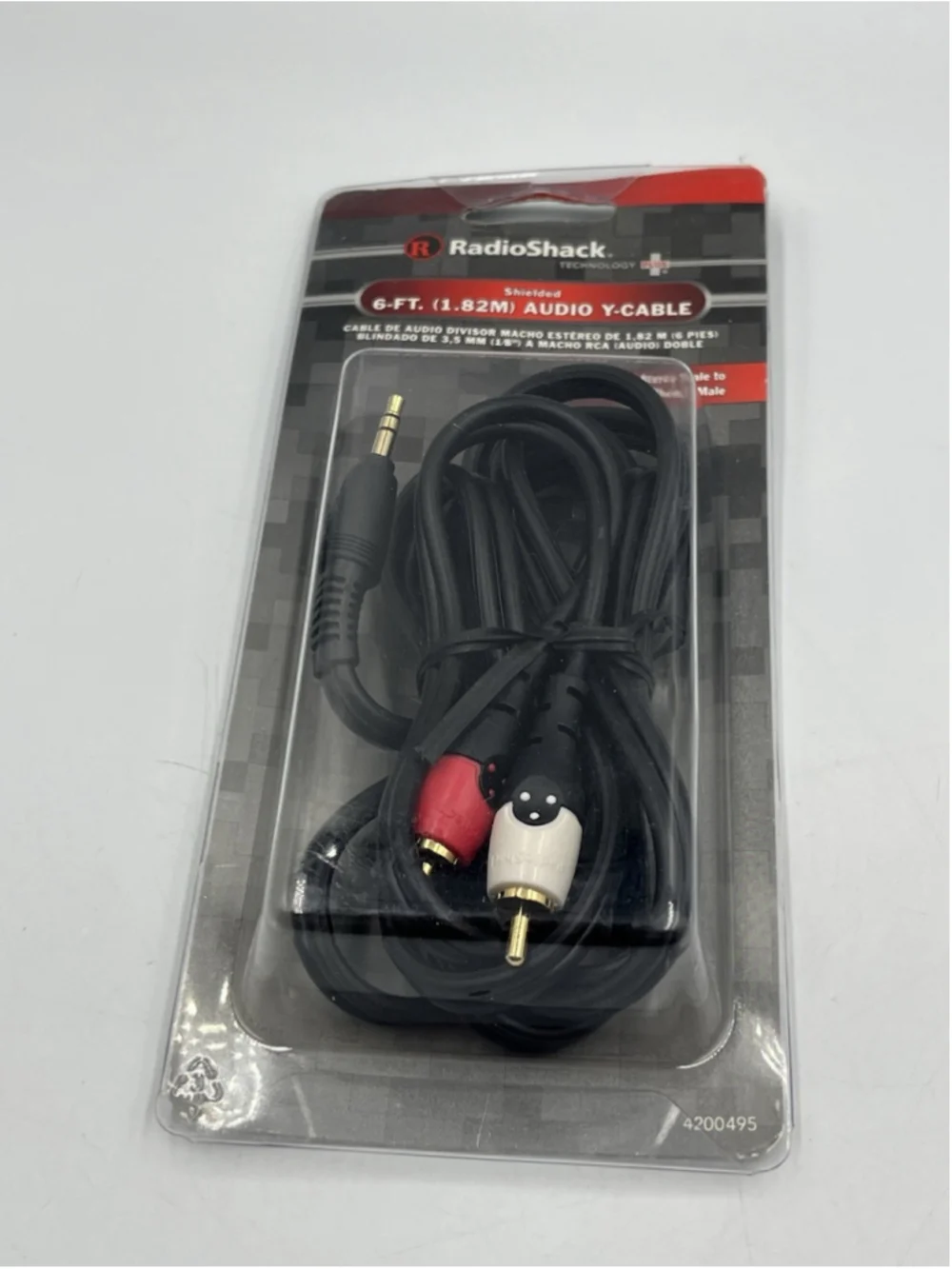 New RADIO SHACK shielded 6-Ft (1.82m) Gold-plated Audio Y-Cable 1/8